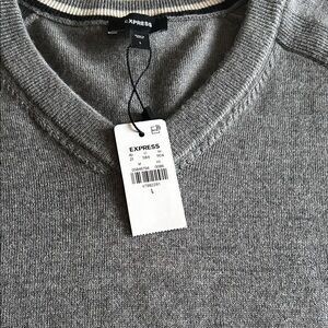 Express Men's Light Gray V-Neck Sweater